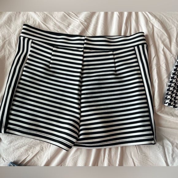 Summer Shorts Bundle! Size M - Picture 15 of 16